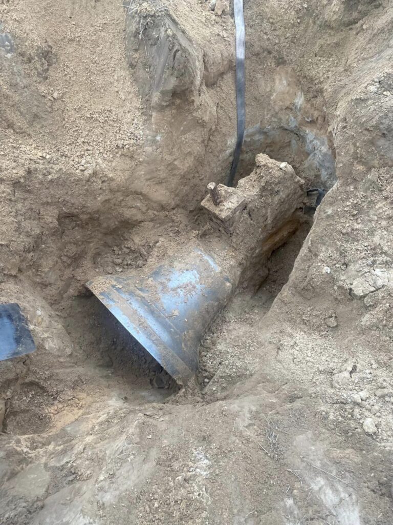 Kupiškyje rastas kone šimtmetį po žeme pragulėjęs bažnyčios varpas