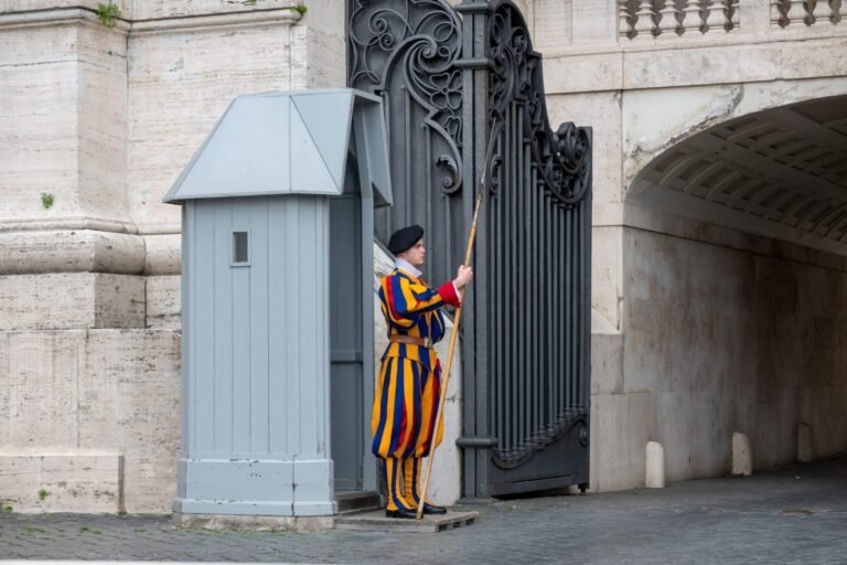 Skiepų atsisakantys Vatikano darbuotojai gali būti atleisti