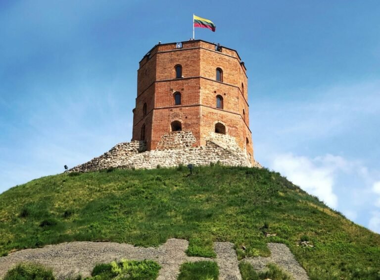 Nacionalinis muziejus: laukiant nepalankių orų, Gedimino kalnas nuolat stebimas