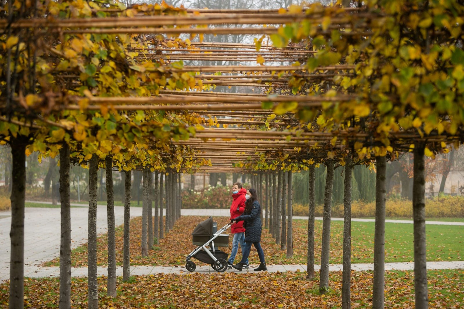 šeima Vilniuje vaikščioja