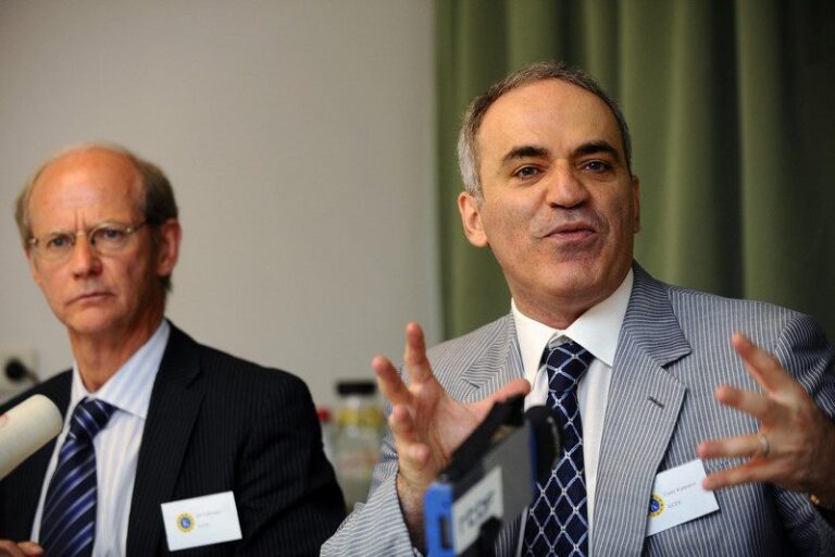 Garis Kasparovas abejoja, kad dėl Baltijos šalių NATO ryžtųsi branduolinei eskalacijai