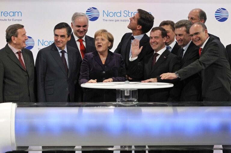 Lenkai reikalauja išmontuoti „Nord Stream 2″ dujotiekį