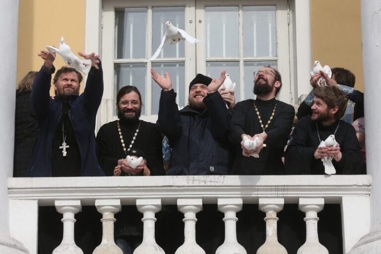Rusijos Ortodoksų Bažnyčios dvasininkai ragina nutraukti karą