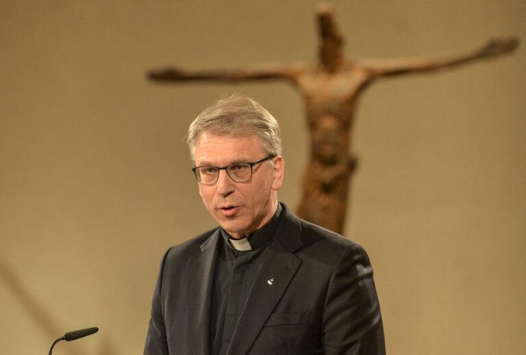 Kunigai, prieštaraujantys moterų kunigystei, turėtų susimąstyti dėl savo ateities Bažnyčioje – Norvegijos liuteronų vadovas