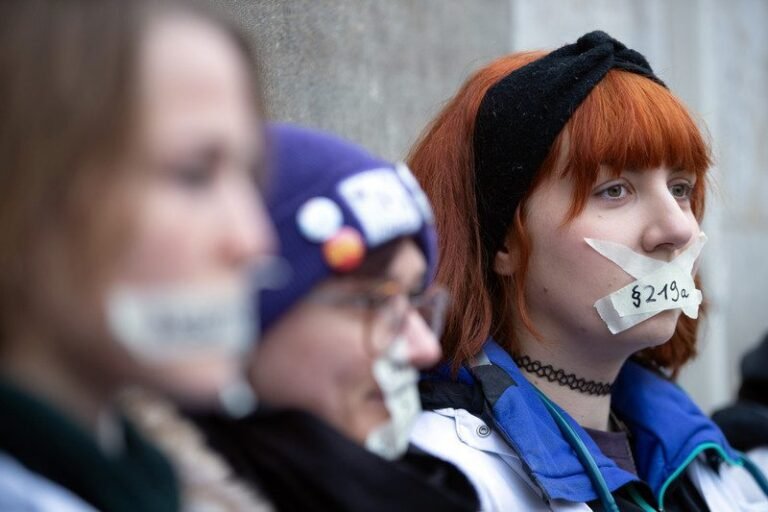 Dauguma Vokietijos katalikų nepritaria Bažnyčios mokymui apie abortus – apklausa