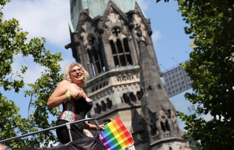 Nyderlanduose kunigas atsisakė suteikti komuniją lesbiečių porai