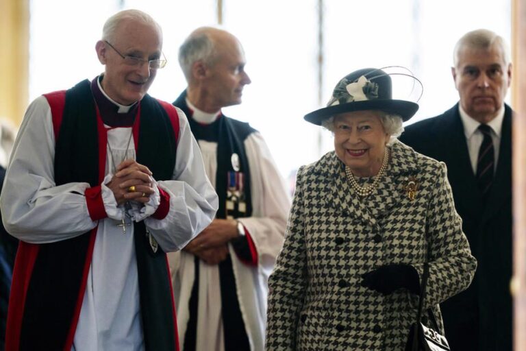 Britų karalienė dėl sveikatos problemų negalės dalyvauti jubiliejinėse penktadienio pamaldose