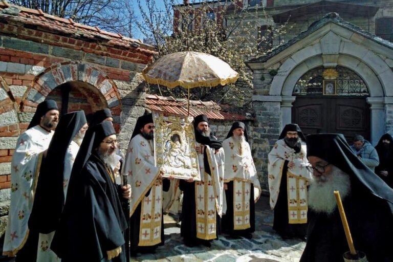 Atono kalno vienuoliams prokurorai iškėlė bylą dėl raginimo nesiskiepyti
