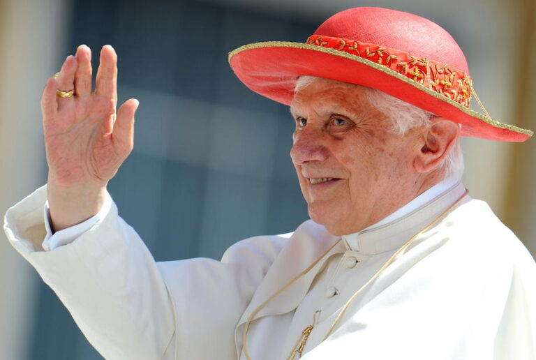 Mirė popiežius emeritas Benediktas XVI