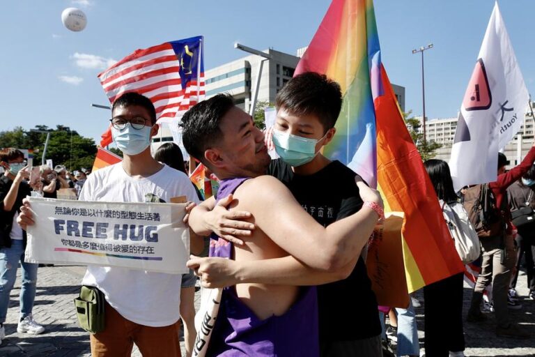 Taivano LGBTQ aktyvistai Valentino dienos proga protestavo prieš ribojimus homoseksualų santuokoms