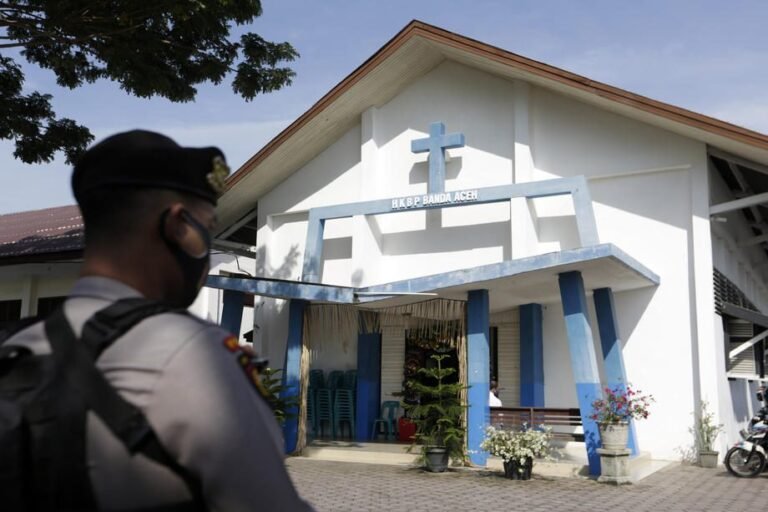 Indonezijoje jėga buvo nutrauktos evangelinių krikščionių bažnyčios pamaldos
