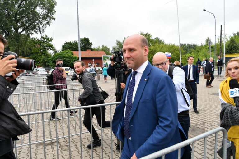 Lenkijos URM vyksta į Vengriją aptarti pasiūlymo dėl ES sutarčių reformos