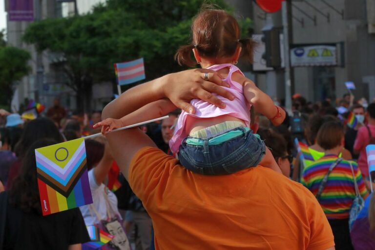 Rumunija sieks uždrausti homoseksualumą ir lyties keitimą skatinančios informacijos platinimą mokyklose