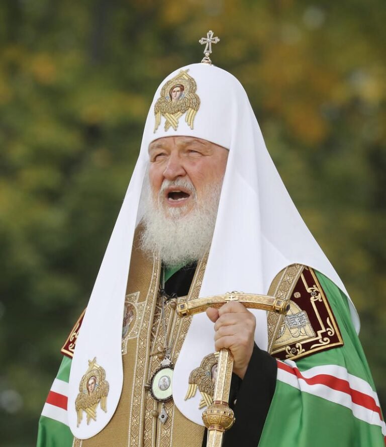 Patriarchas Kirilas kviečia imtis proto, palaiko V. Putiną