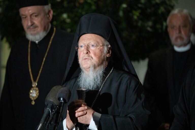 Negalima laiminti karo, kurį tavo valstybė kariauja prieš tavo brolį – patriarchas Baltramiejus apie Kirilą