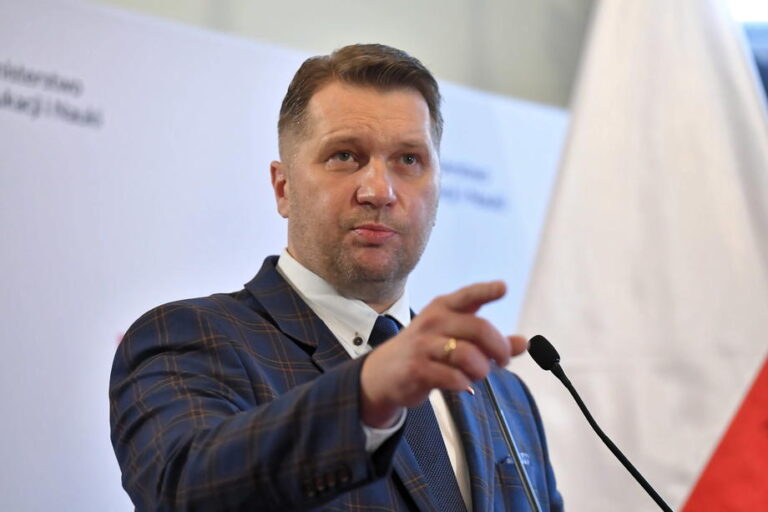 Lenkai ribos NVO įtaką mokykloms, skatins vertybinį lenktyniavimą tarp mokyklų