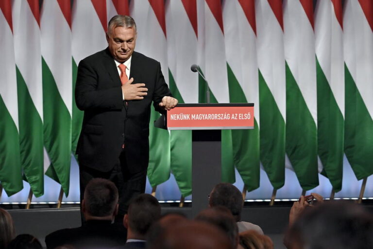 V. Orbanas: paramą šeimoms dar labiau didinsime
