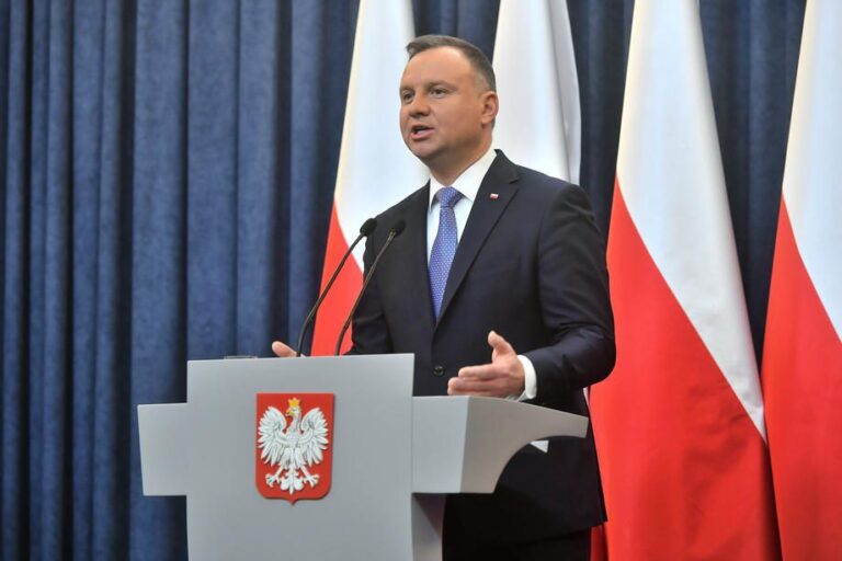 Lenkija: kritikuoti Kiniją vien tam, kad įtiktume Amerikai nėra mūsų interesas
