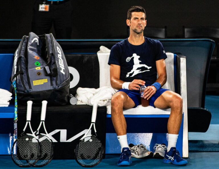 „Itin nusivylęs“ N. Djokovičius po pralaimėjimo teisme išvyko iš Australijos