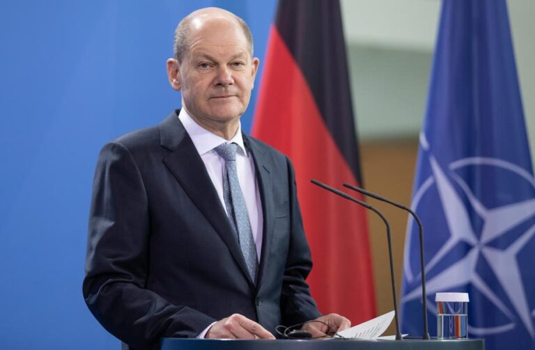 O. Scholzas gina savo atsisakymą siųsti ilgojo nuotolio raketas Ukrainai 