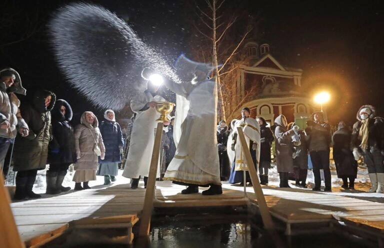 Rytų krikščionys ortodoksai mini Kristaus Krikšto šventę