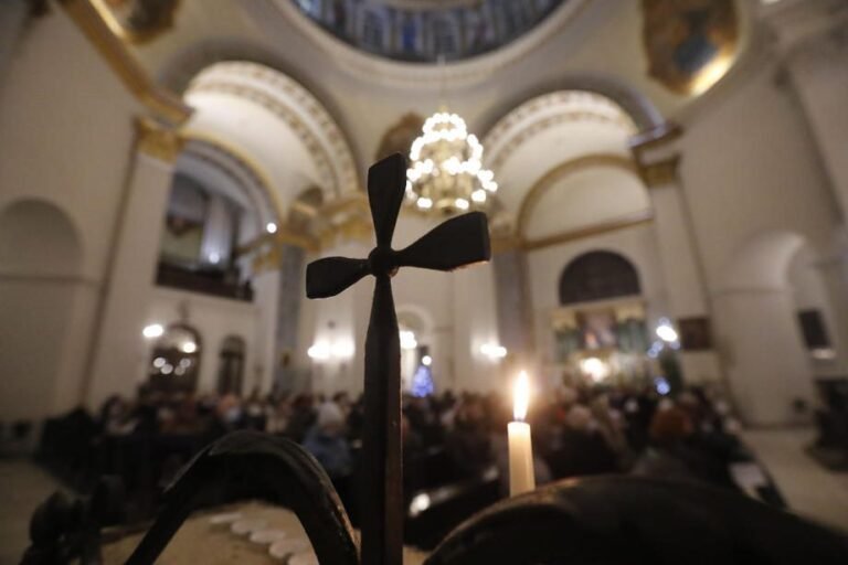Karo akivaizdoje ukrainiečiai pradėjo dažniau melstis