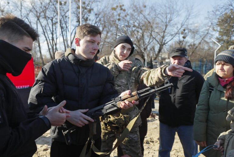 Ukrainos diplomatas pareiškė, kad Kijevas gali atsisakyti stojimo į NATO, jei tai padėtų išvengti karo su Rusija