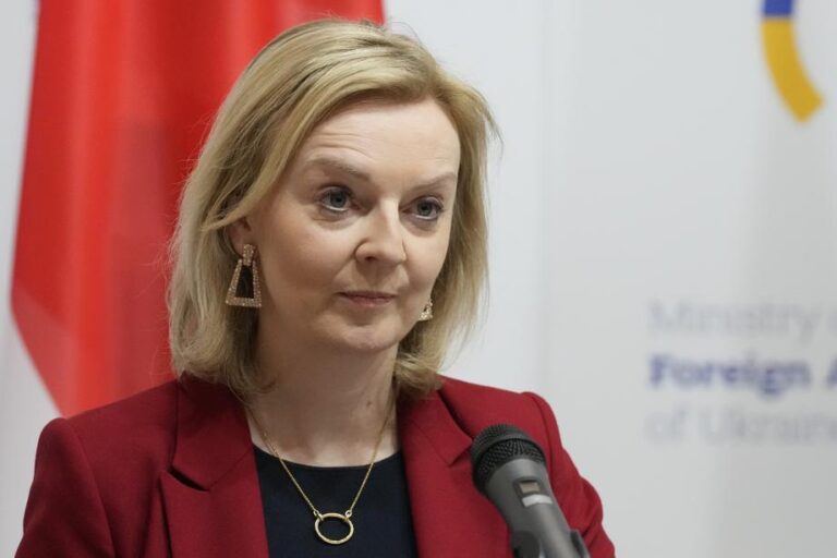 Buvusi JK premjerė L.Truss išleis knygą „Dešimt metų Vakarams išgelbėti”