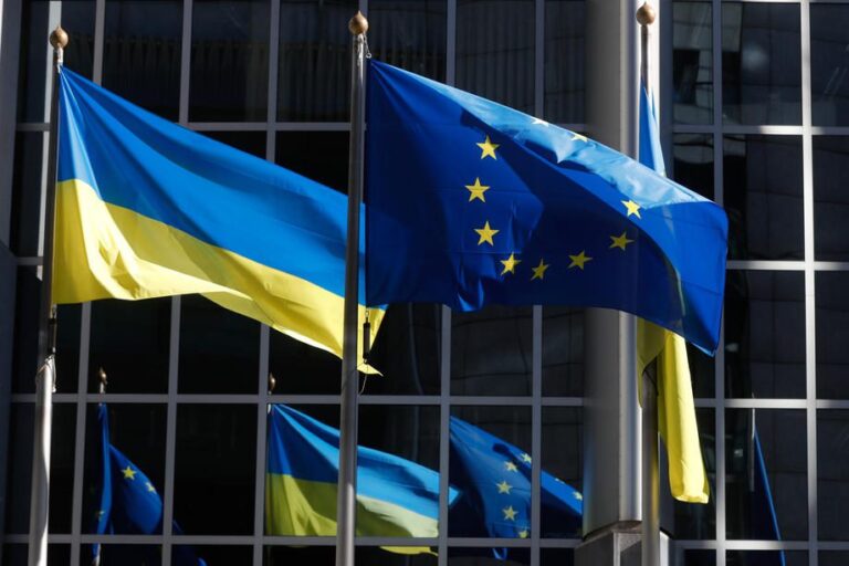 ES neatjungė nuo SWIFT dviejų pagrindinių Rusijos bankų, kad galėtų mokėti už naftą ir dujas