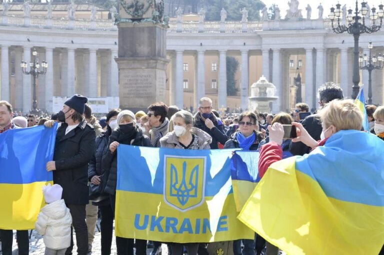Pranciškus: Ukrainoje teka kraujo ir ašarų upės