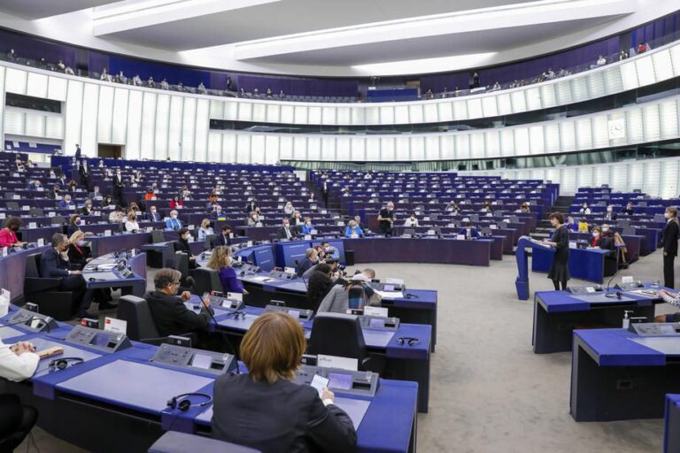 Kodėl europiečiai ES laiko nedemokratiška?
