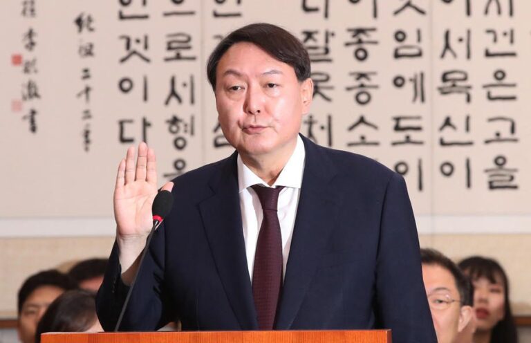 Pietų Korėjos prezidentu išrinktas konservatyvus antifeministas Yoon Suk-yeolas
