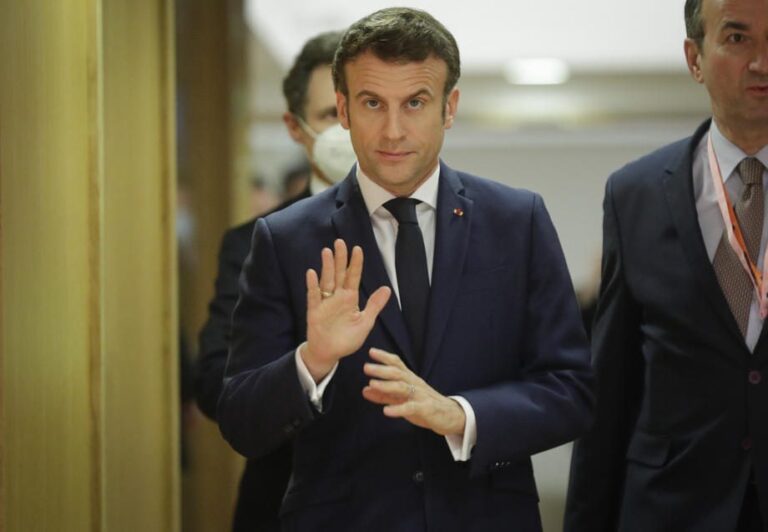 Prancūzijos prezidentas E. Macronas ragina su Rusija kalbėti atsargiau