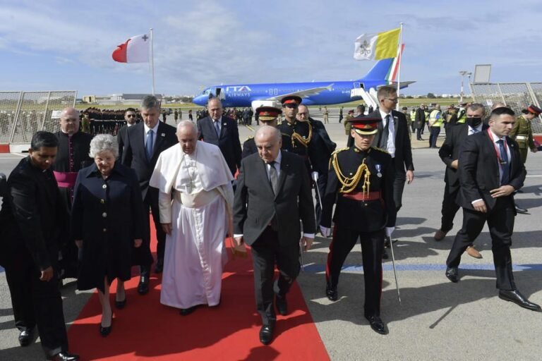 Prasidėjo popiežiaus Pranciškaus viešnagė katalikybės bastione – Maltoje