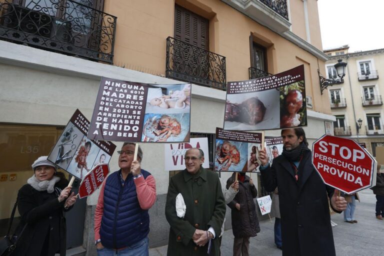 Krizinio nėštumo centras Ispanijoje padavė į teismą abortų kliniką