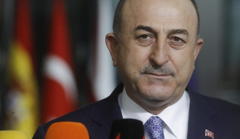 Turkija: Rusija „teisėtai” reikalauja panaikinti sankcijas mainais į grūdų atblokavimą