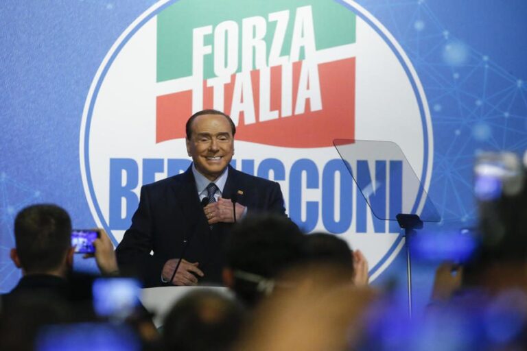 Mirė buvęs Italijos premjeras S. Berlusconi