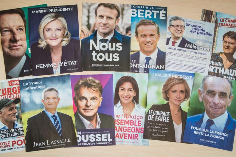 Pirmieji rinkimų rezultatai iš Prancūzijos: pirmauja E. Macron, antra Le Pen