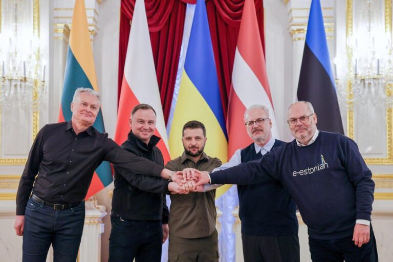 Lenkijos ir Baltijos šalių prezidentai Ukrainoje: tai ne karas, tai terorizmas
