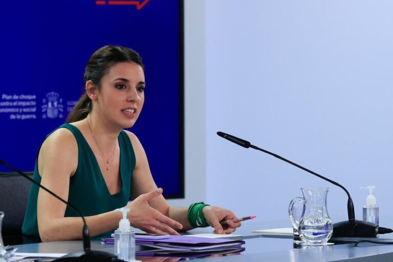 Žiniasklaida: Ispanijos lygybės ministrė atkartoja pedofilų retoriką