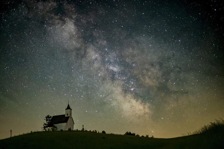 Kanados astronomai skelbia atradę „superžemę”
