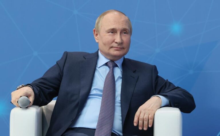 V. Putinas: mūsų ginkluotosios pajėgos ir koviniai pajėgumai nuolat ir kasdien didėja