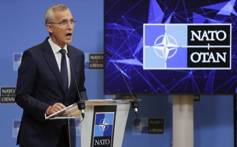 NATO vadovas siūlo 100 mlrd. eurų fondą Ukrainai apginkluoti