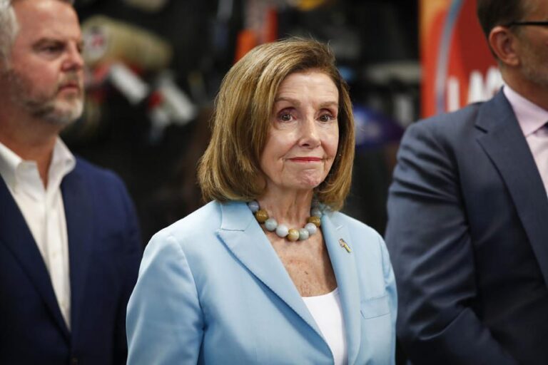 Buvusi JAV Atstovų rūmų pirmininkė Nancy Pelosi kreipėsi į Vatikaną