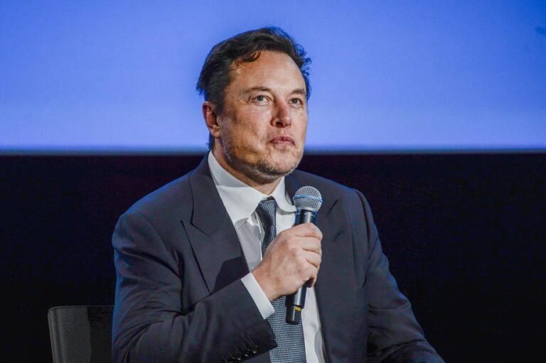 Elonas Muskas įspėjo apie vienos pasaulinės vyriausybės atsiradimo pavojų