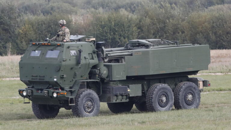 Išlaidos gynybai šiemet didės 148 mln. eurų, bus perkami visureigiai, „Himars“ sistema