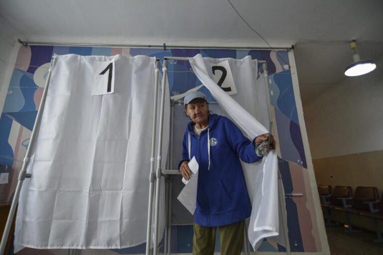 Rusija skelbia pergalę pseudoreferendumuose, Vakarai smerkia tokį žingsnį