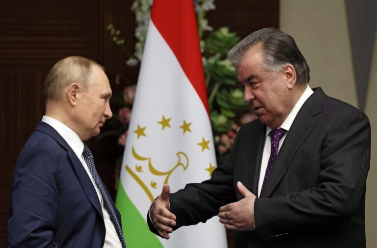 Tadžikų prezidentas E. Rohman metė iššūkį V. Putinui