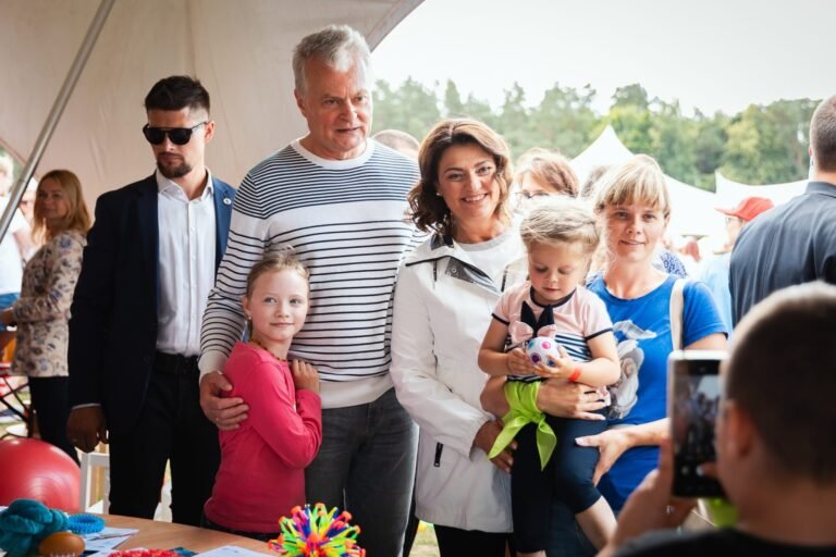 Kuo daugiau gražių šeimų yra sukuriama, tuo ramiau man – Prezidentas