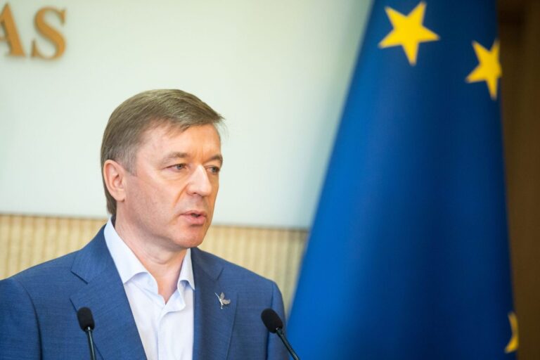 R. Karbauskis nemato galimybės dėl opozicijos lyderio tartis su S. Skvernelio frakcija